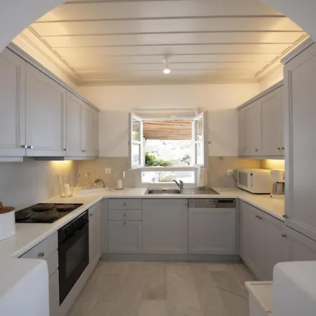 Charming 5-bed In Mykonos *